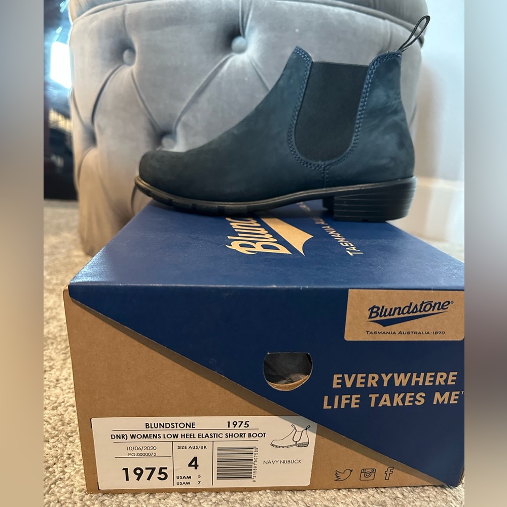 Blundstone Navy Nubuck Chelsea Short Boot